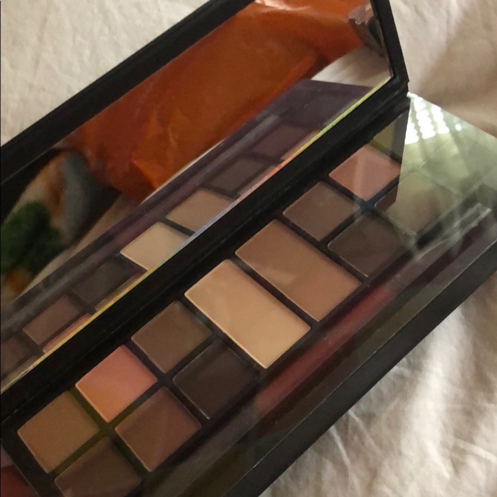 Makeup - Picture 3 of 3